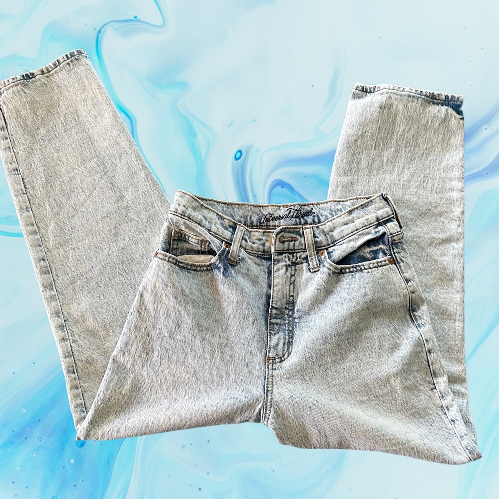 Stone washed jeans size 4/27r - brand is universal thread